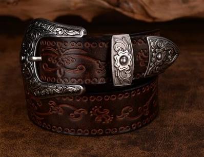 Ceinture marron gravé boucle cow boy style 3   de 105cm a 125cm